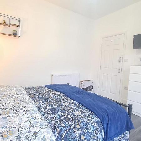 לונדון Cosy Room In Manor Park מראה חיצוני תמונה