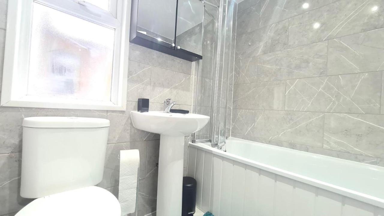 לונדון Cosy Room In Manor Park מראה חיצוני תמונה